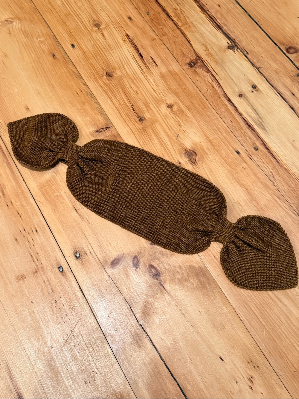 Misha and puff sledding scarf in nutmeg - Picture 3 of 4